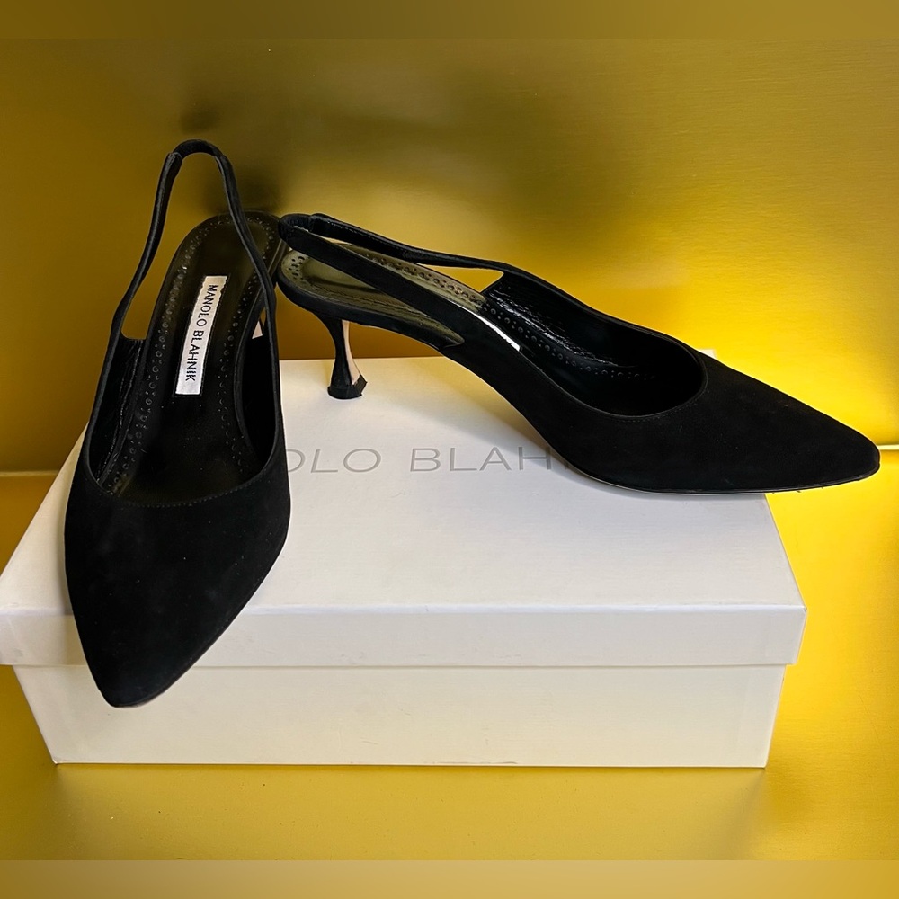 Manolo Blahnik “Betty” Black Suede Kitten Heels – Size US 8.5 (EU 38.5)